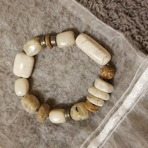 Silpada Stretch Bracelet. Howlite, silver and beads.
